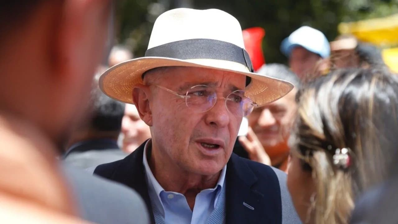 photologuephotos2025-06alvaro_uribe_juiciojpg photologuephotos2025-06alvaro_uribe_juiciojpg