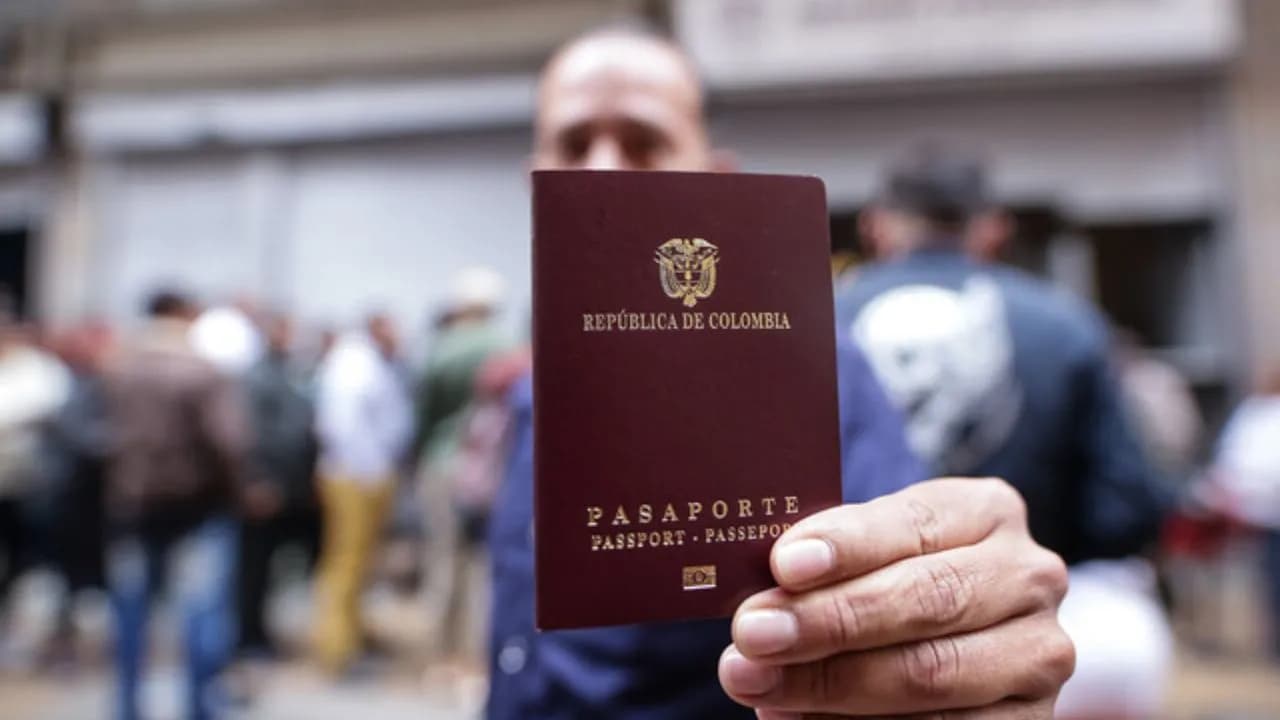 photologuephotos2025-08thomas_greg_sons_expedira_pasaportes_hasta_abril_de_2026_la_cancilleria_expidio_urgencia_manifiestajpg photologuephotos2025-08thomas_greg_sons_expedira_pasaportes_hasta_abril_de_2026_la_cancilleria_expidio_urgencia_manifiestajpg