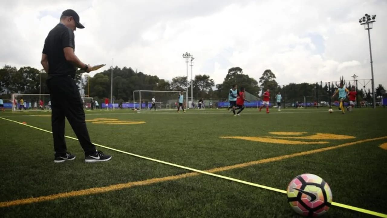 photologuephotos2025-08icbf_rescato_a_14_menores_en_soacha_serian_victimas_de_hacinamiento_y_falsas_promesas_de_ser_futbolistasjpg photologuephotos2025-08icbf_rescato_a_14_menores_en_soacha_serian_victimas_de_hacinamiento_y_falsas_promesas_de_ser_futbolistasjpg