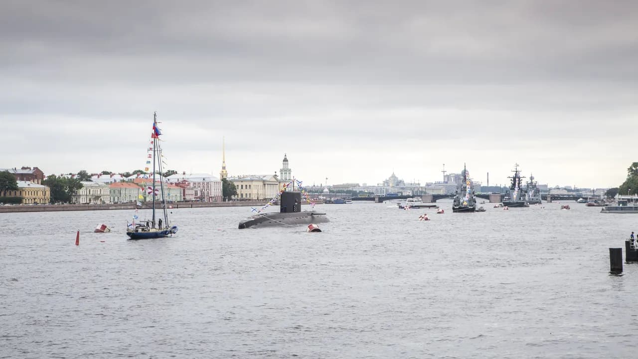 photologuephotos2022-10russian-nuclear-powered-submarine-and-army-ship_1jpg photologuephotos2022-10russian-nuclear-powered-submarine-and-army-ship_1jpg