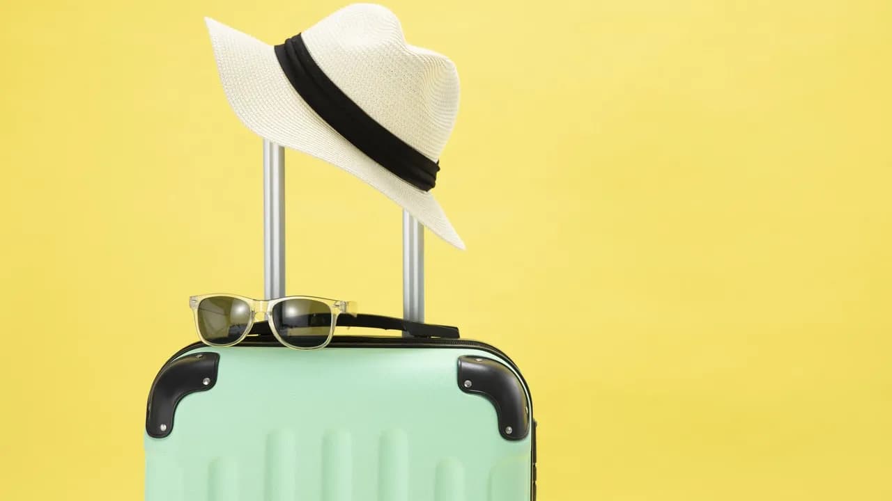 photologuephotos2022-11top-view-of-suitcase-sunglasses-camera-and-hat-on-yellow-background-vacation-conceptjpg photologuephotos2022-11top-view-of-suitcase-sunglasses-camera-and-hat-on-yellow-background-vacation-conceptjpg