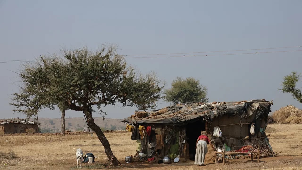 photologuephotos2022-12wooden-house-of-poor-peoplejpg photologuephotos2022-12wooden-house-of-poor-peoplejpg