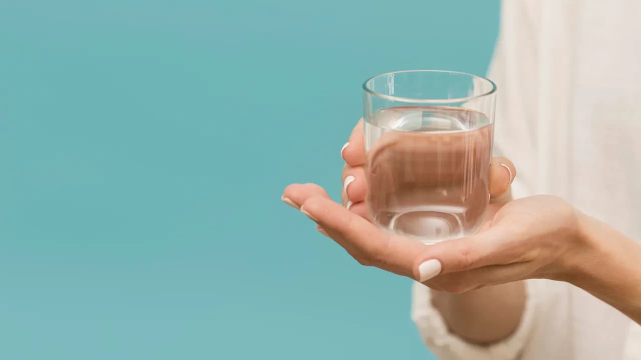 photologuephotos2022-12woman-holding-glass-filled-with-water-copy-spacejpg photologuephotos2022-12woman-holding-glass-filled-with-water-copy-spacejpg