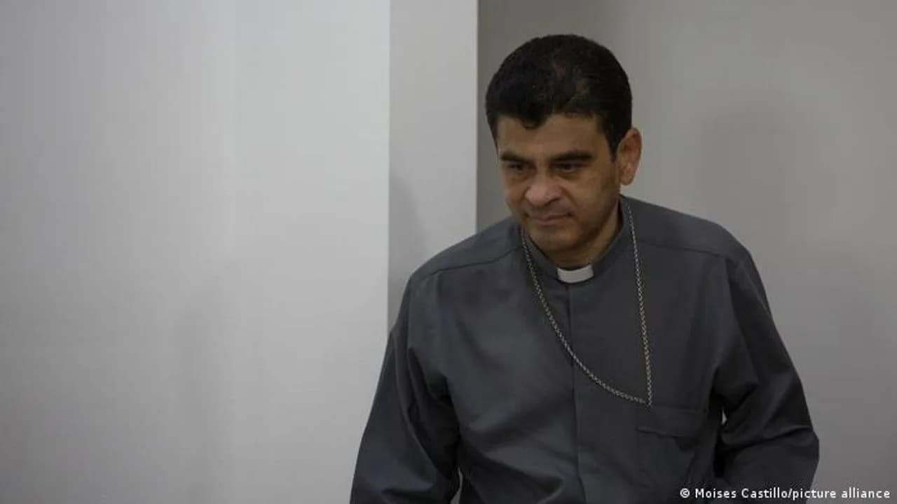 photologuephotos2023-01sacerdotenicaraguajpg photologuephotos2023-01sacerdotenicaraguajpg
