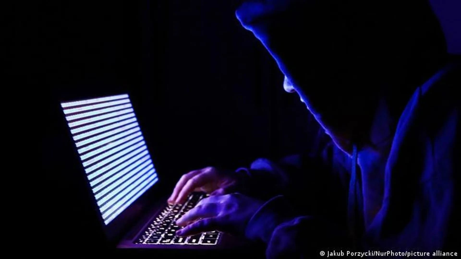 photologuephotos2022-09hackers_rusos_enganan_soldados_ucranianos_haciendose_pasar_como_mujeresjpg photologuephotos2022-09hackers_rusos_enganan_soldados_ucranianos_haciendose_pasar_como_mujeresjpg