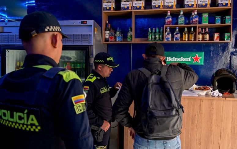 En video quedó registrado violento robo a una mujer en Usaquén
