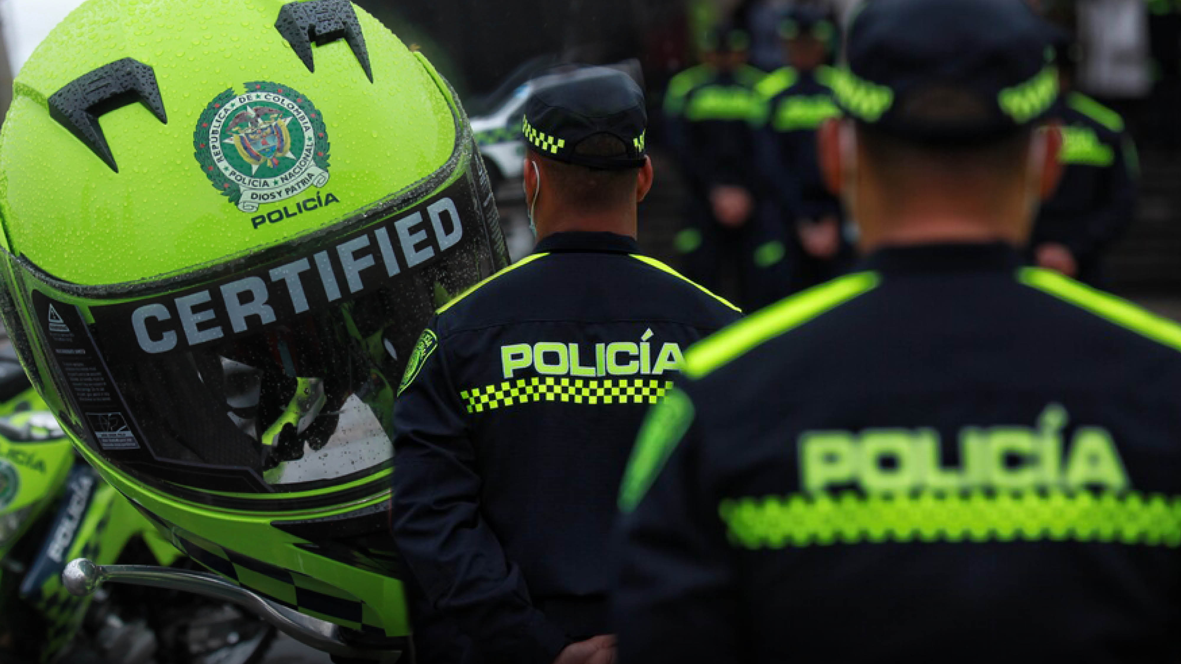 Policías le habrían quitado 11 millones a una mujer bajo amenaza