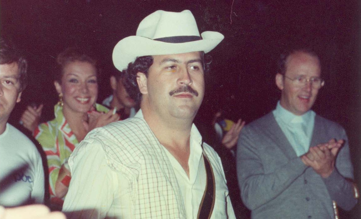 Película De Baloncesto Pablo Escobar Jersey 0 Series De Televisión De El  Chapo Coco Greenery Retro Hiphop College Para Fanáticos Del Deporte Camisa  De Jubilación De Jubilado Puro De Algodón Transpirable De, image size:1227x743