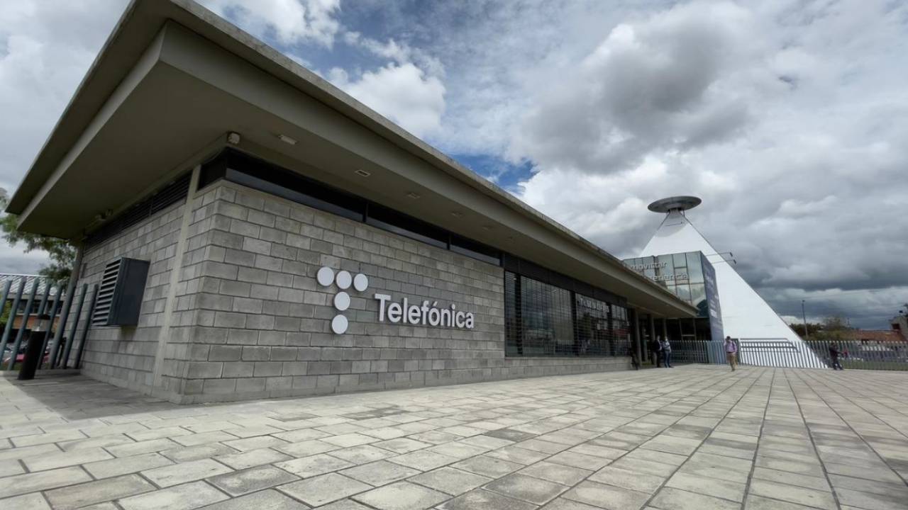 Millicom busca expandirse: negocia compra de acciones en Telefónica y TigoUne Colombia