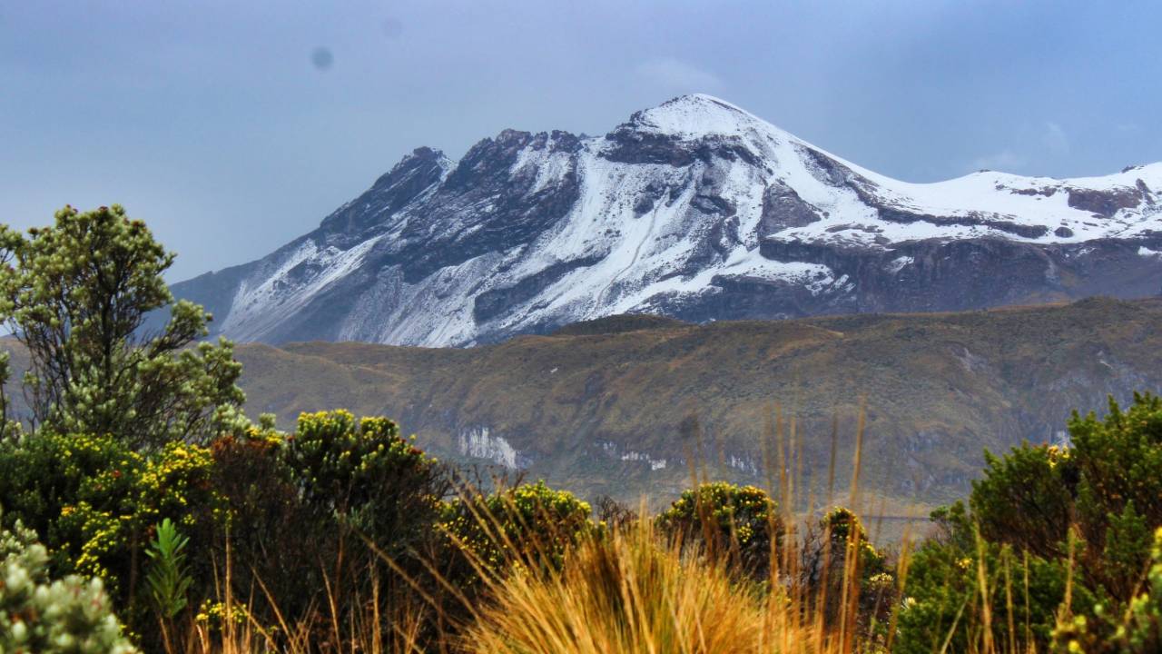 ¿Cómo planificar una visita segura al Nevado del Ruiz y su entorno natural?