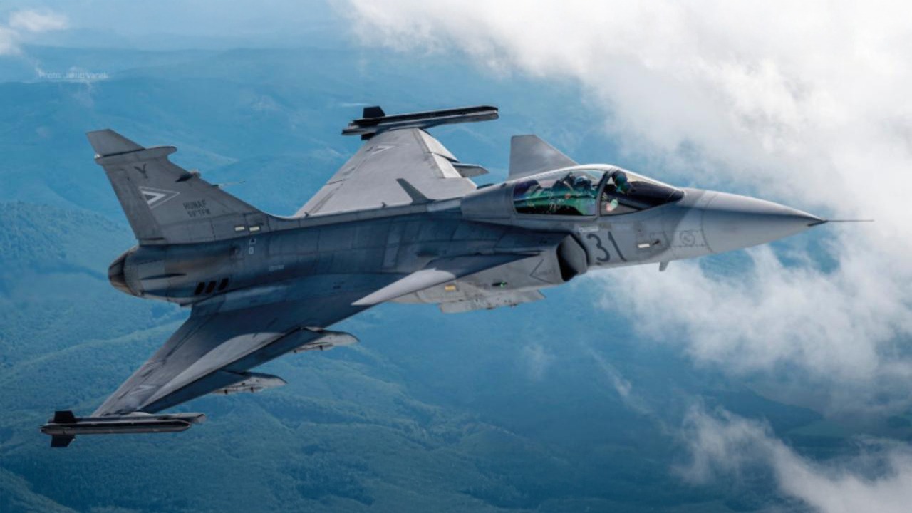 Ministerio de Defensa responde a críticas por millonaria compra de aviones  Gripen