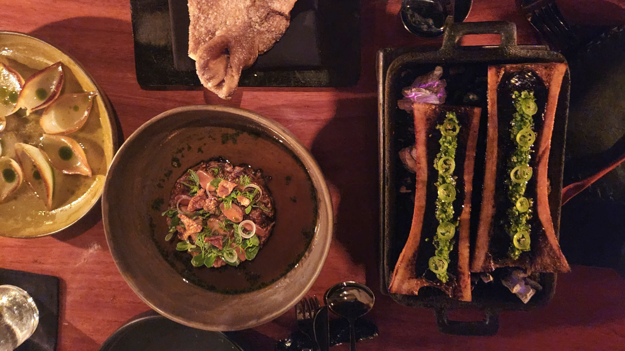 Uno de los platos más pedidos de Arca, en una versión con tuétano rostizado al horno de leña.