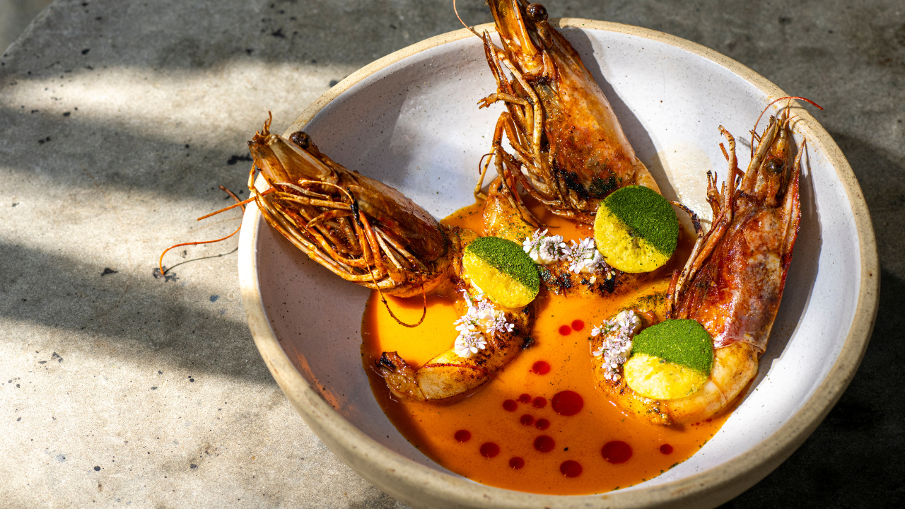 Con chile morita, vinagre de plátano y fermento de chile manzano.