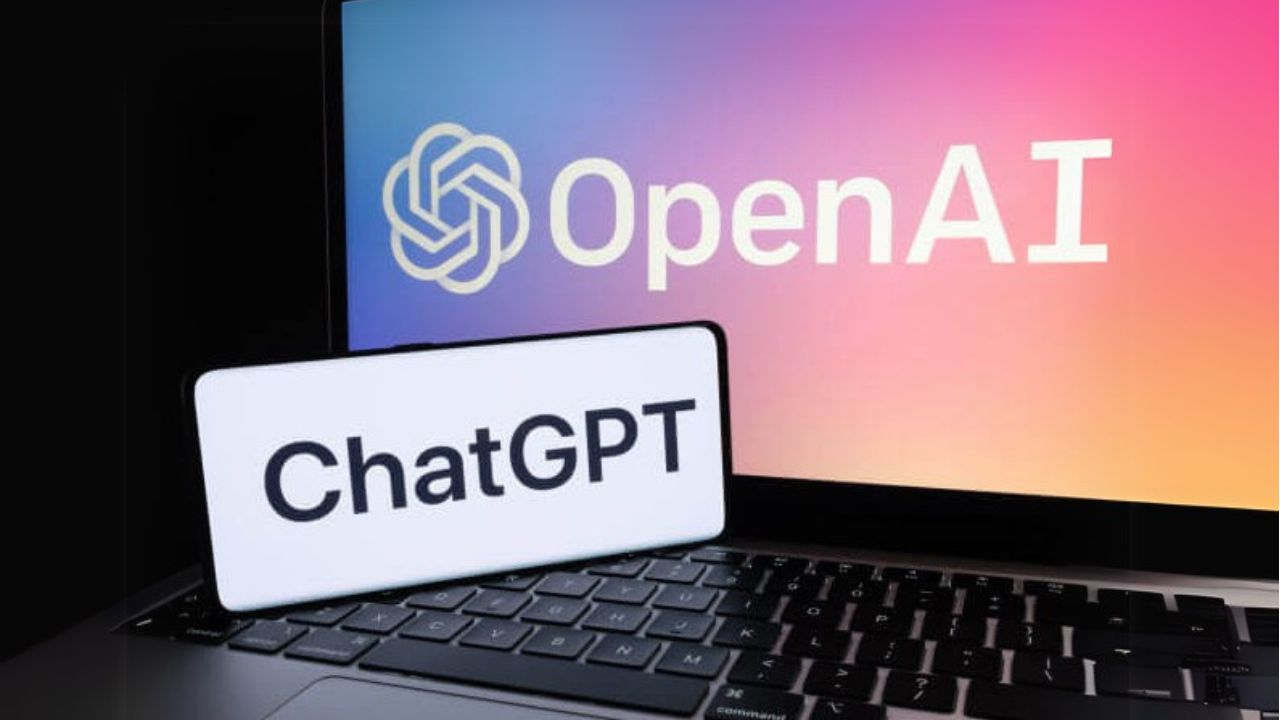 Imagen principal del artículo 'OpenAI lanzará su propia red social impulsada por inteligencia artificial: así funcionará Sora 2'