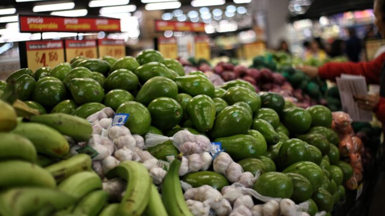 En Colombia, millones de toneladas de comida terminan en la basura mientras millones de personas pasan hambre | Crédito: Colprensa