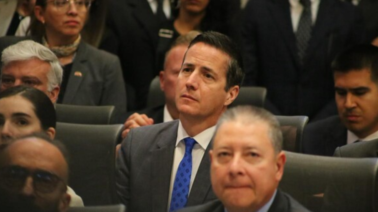 El senador republicano Bernie Moreno durante su visita a Colombia para las exequias del precandidato presidencial Miguel Uribe Turbay | Crédito: Colprensa