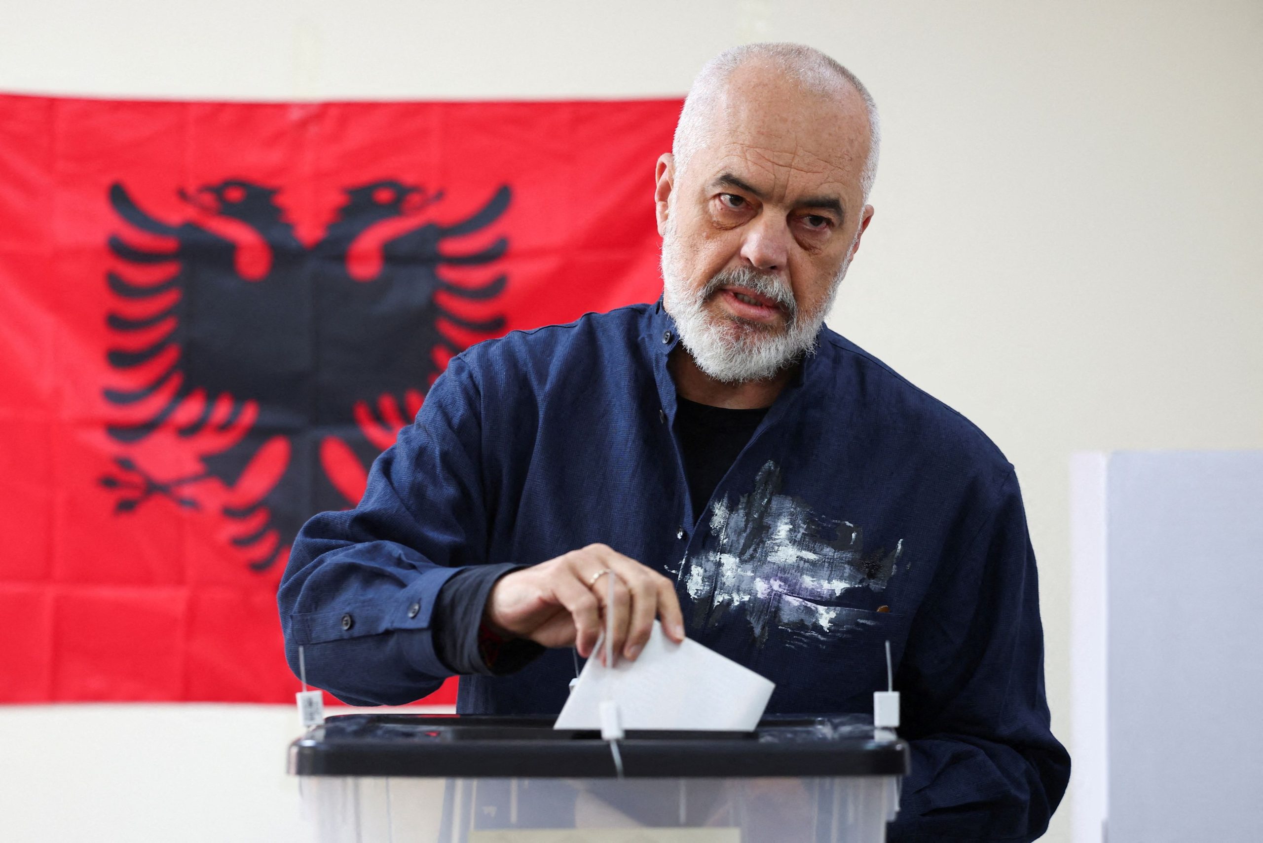 Imagen principal del artículo 'El experimento de Albania: una inteligencia artificial es la ministra anticorrupción'