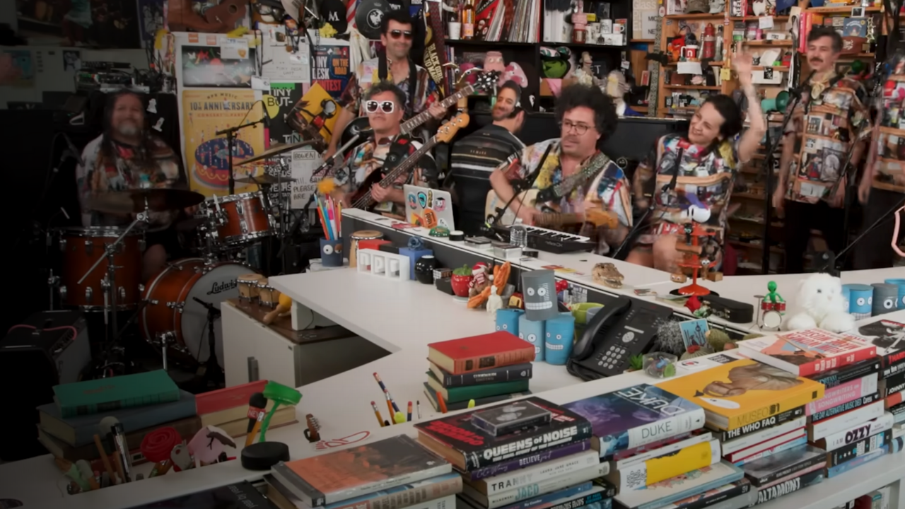 Crédito: Video de NPR Music. Tiny desk de 311 Minutos.
