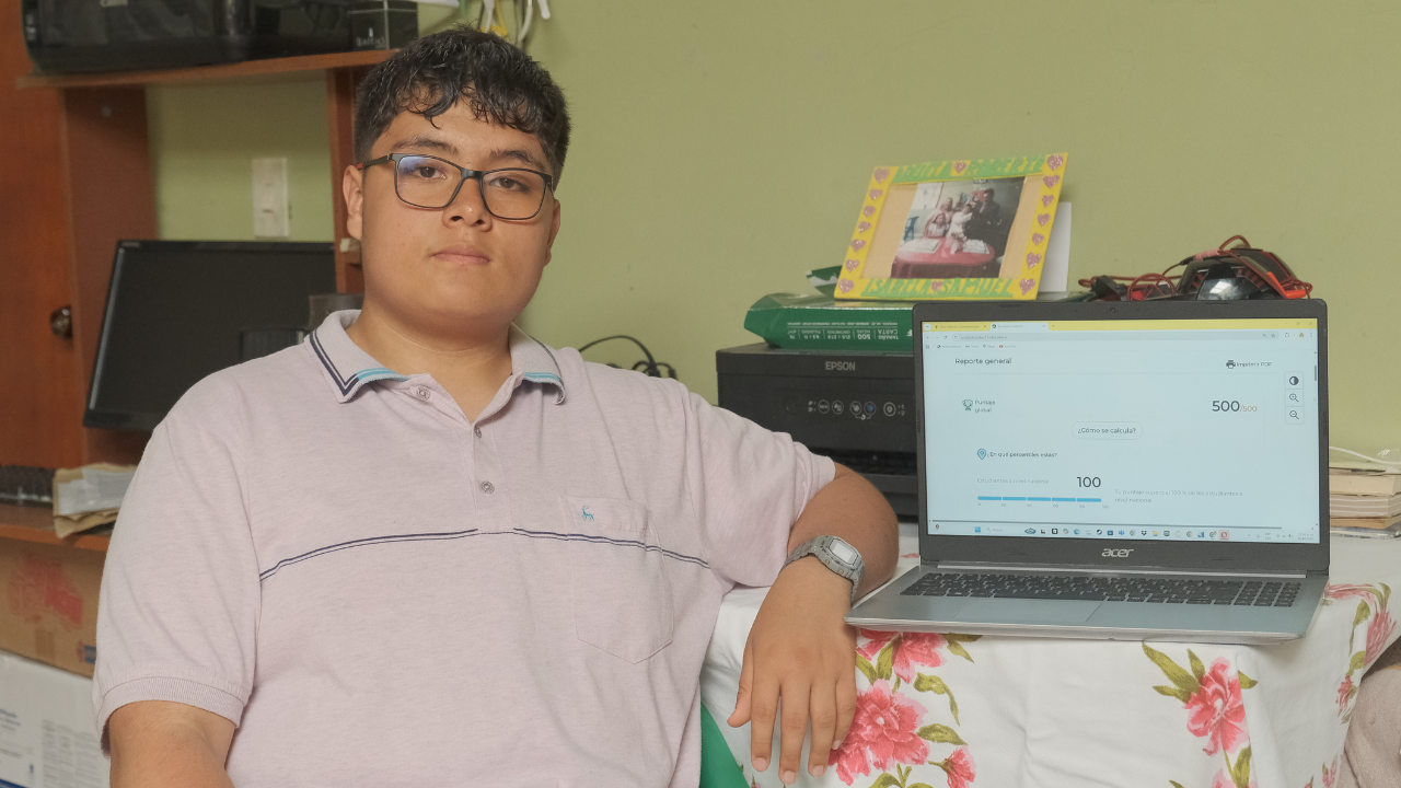 Durante más de dos años, Samuel Huertas Moreno, estudiante del colegio público rural María Medina de Fosca (Cundinamarca) se preparó para alcanzar lo que parece imposible: un puntaje de 500 sobre 500 en la prueba Saber 11 | Crédito: Cortesía