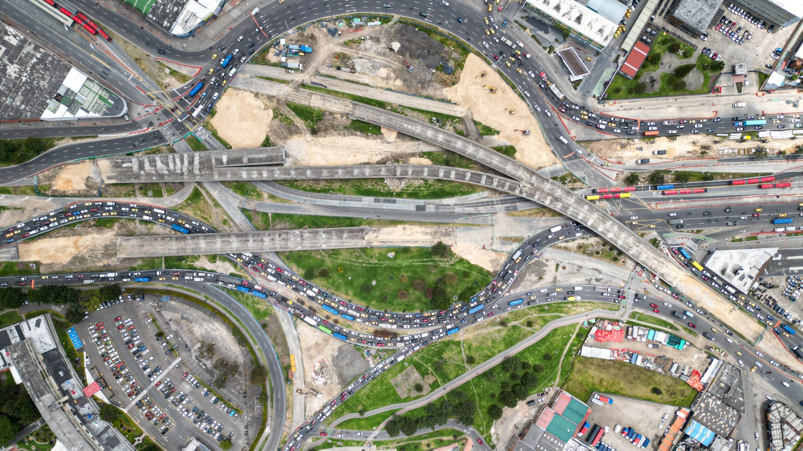 La Alcaldía de Bogotá realizará el 12 de octubre la primera implosión controlada de puentes vehiculares en la ciudad, como parte del proyecto de la nueva calle 13. Crédito: Alcaldía de Bogotá.