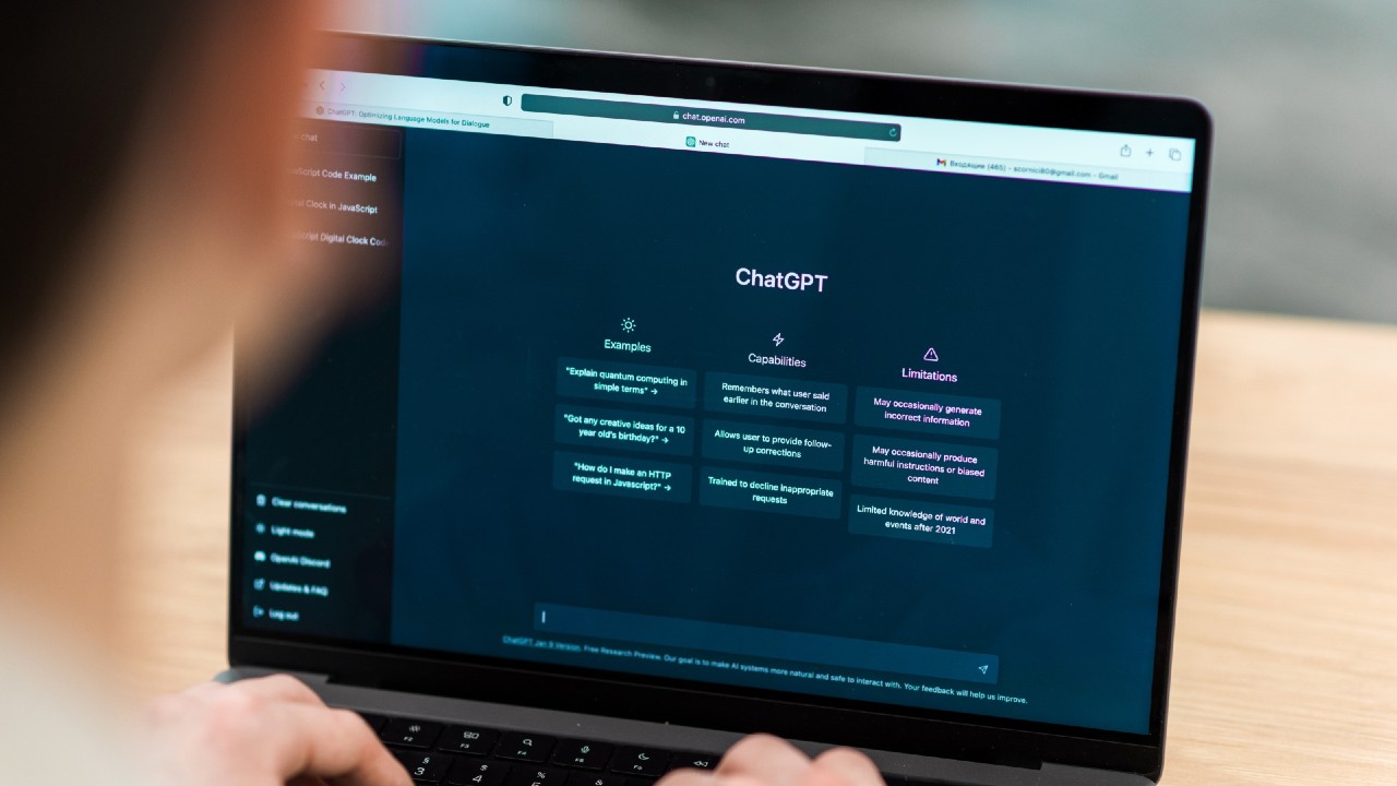 OpenAI lanzó ChatGPT Atlas, su nuevo navegador. Créditos: Freepik
