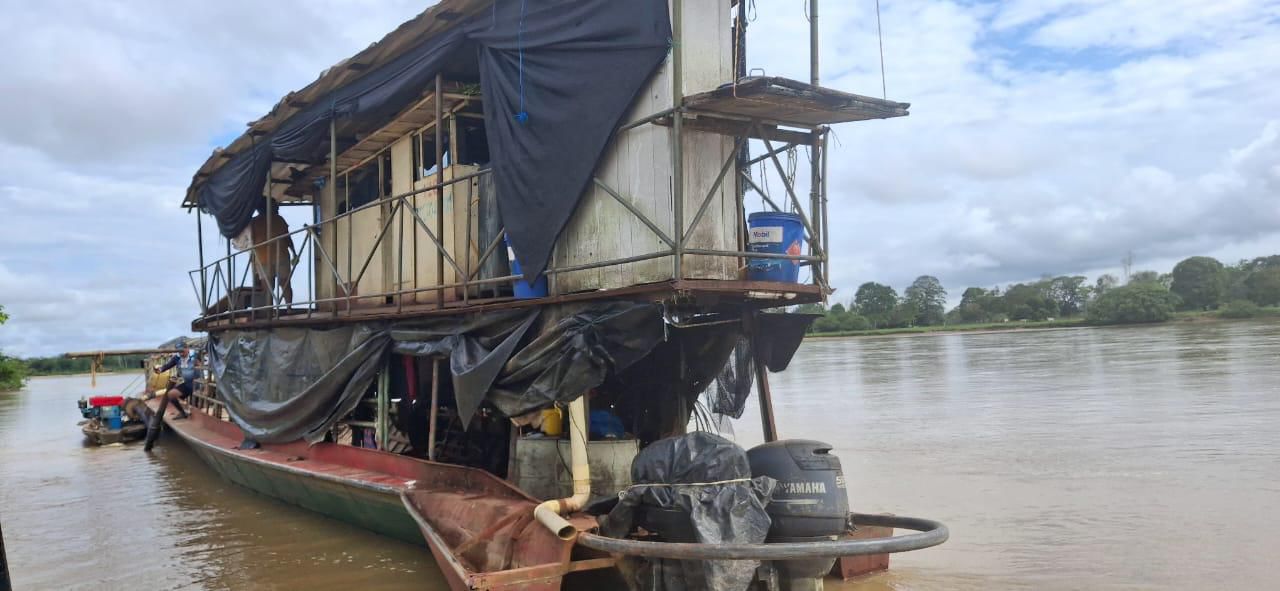 Los integrantes del frente Rodrigo Cadete, de las disidencias de las Farc estan dedicados a la minería ilegal en los ríos Guayas y Caguán en el Caquetá.