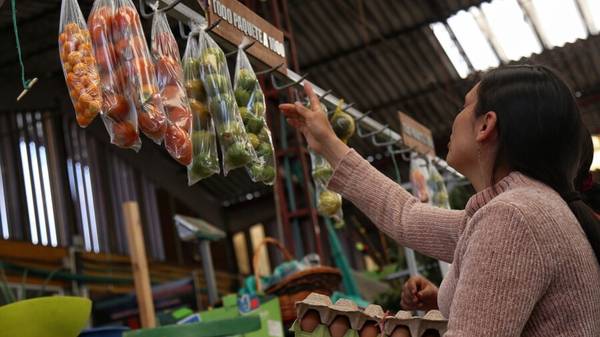 Negocio en plaza de mercado. créditos: Colprensa