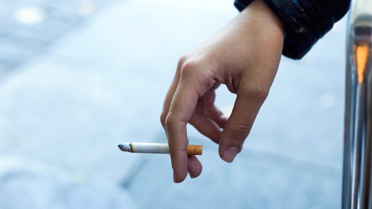 En Medellín es preocupante la cantidad de jóvenes que fuman. Créditos : Freepik