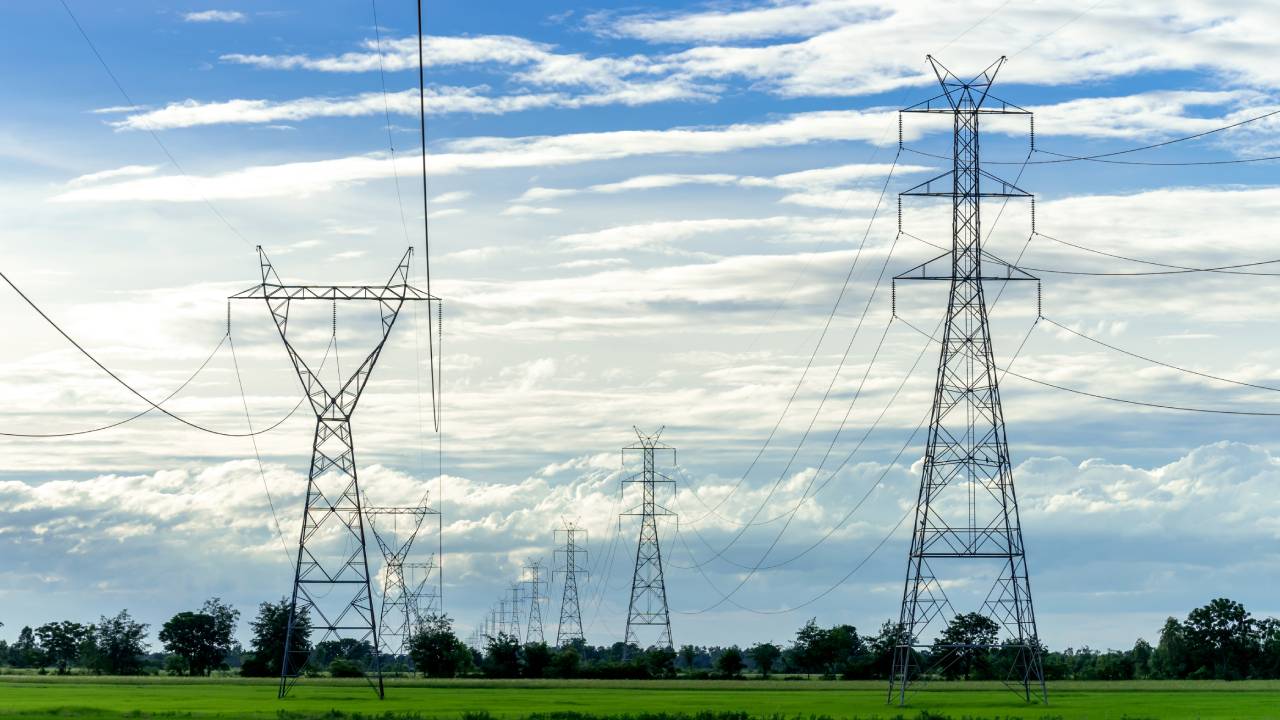 El país necesita avanzar en diversificar sus fuentes de generación de energía. Crédito imagen: Freepik.