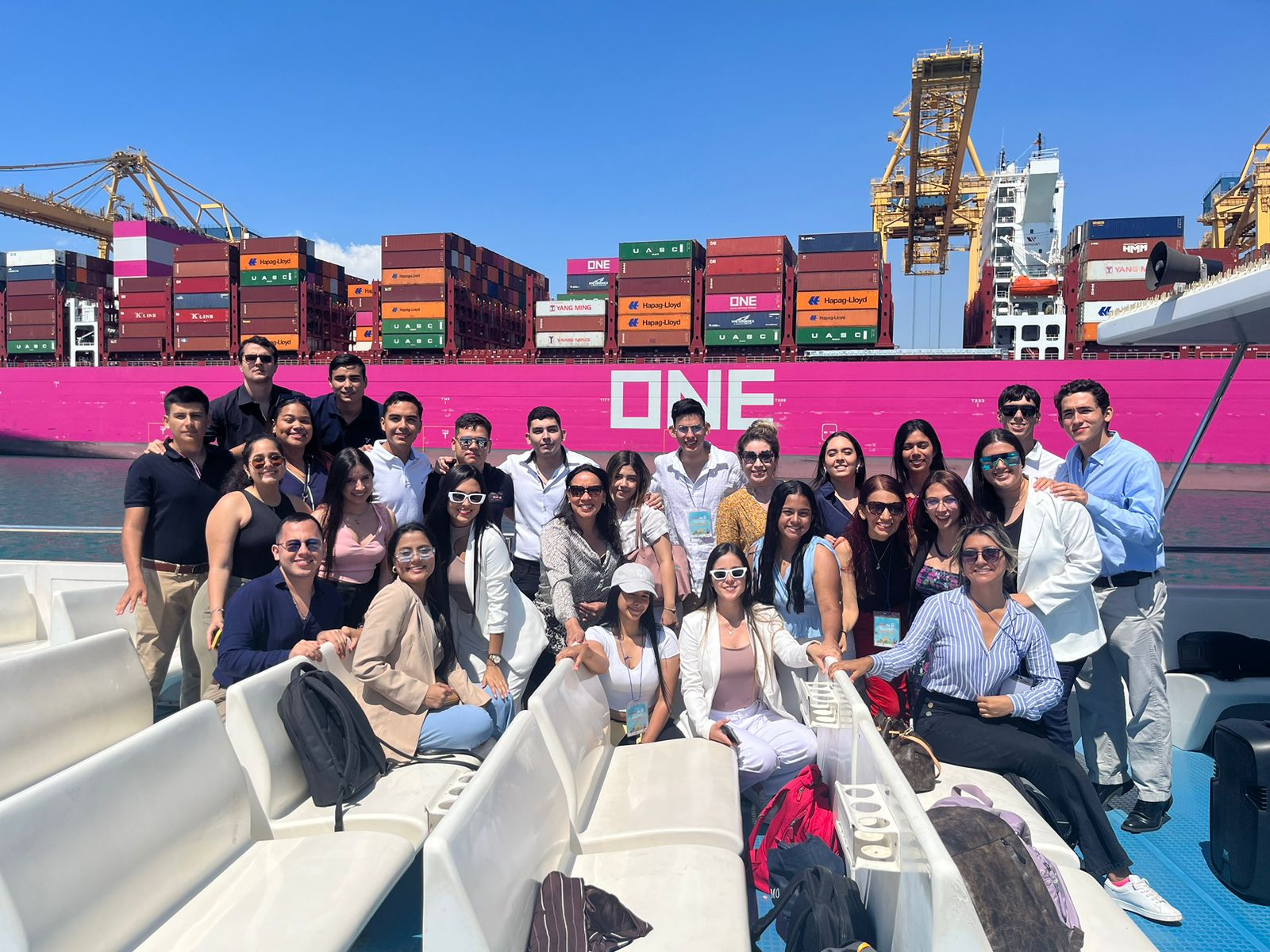 Actualmente, la institución mantiene más de 170 convenios bilaterales con universidades en más de 30 países y dobles titulaciones en 11 universidades del mundo