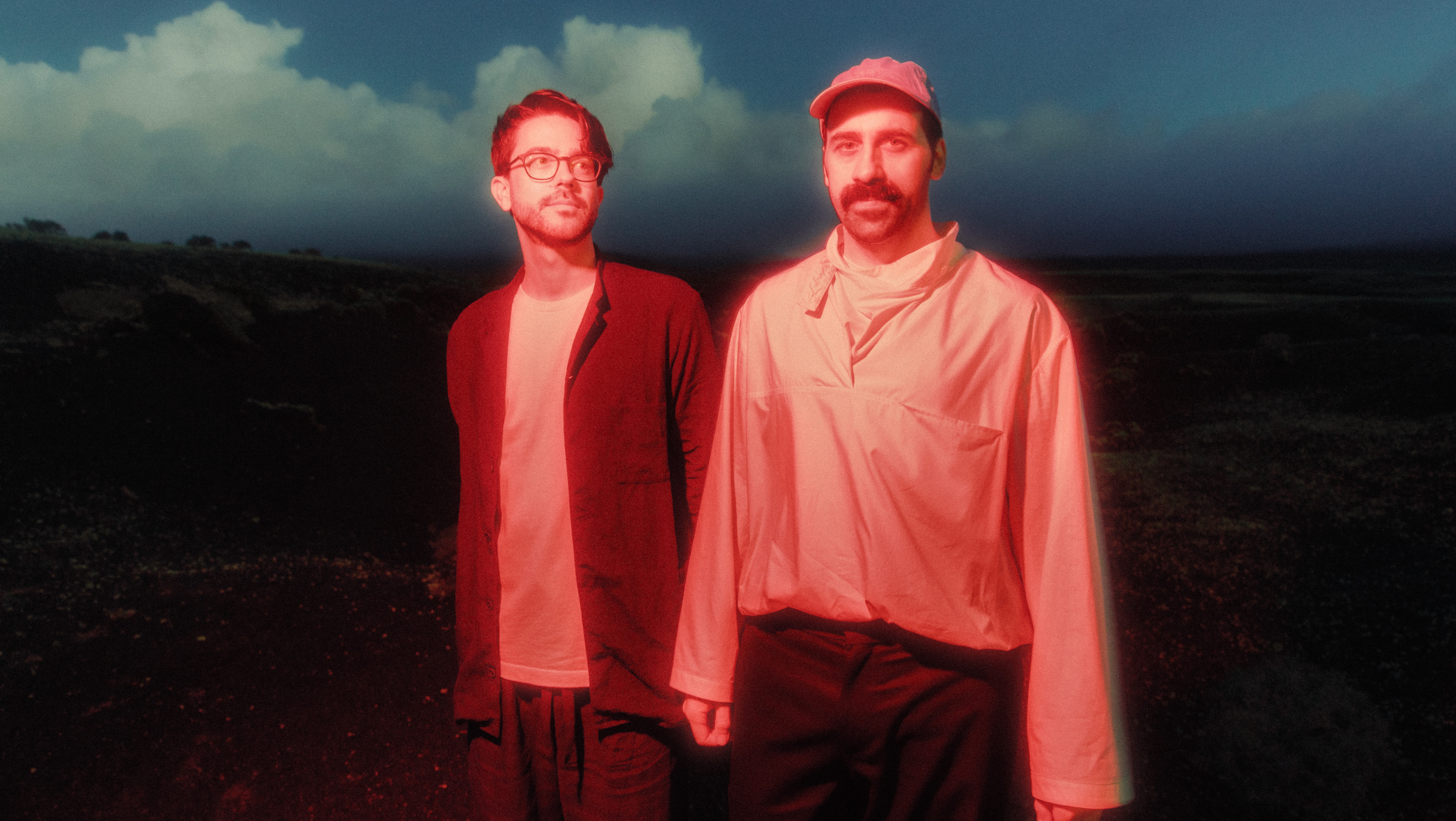 Lujas Vogel (izquierda) y Erol Sarp, integrantes del dúo Grandbrothers.