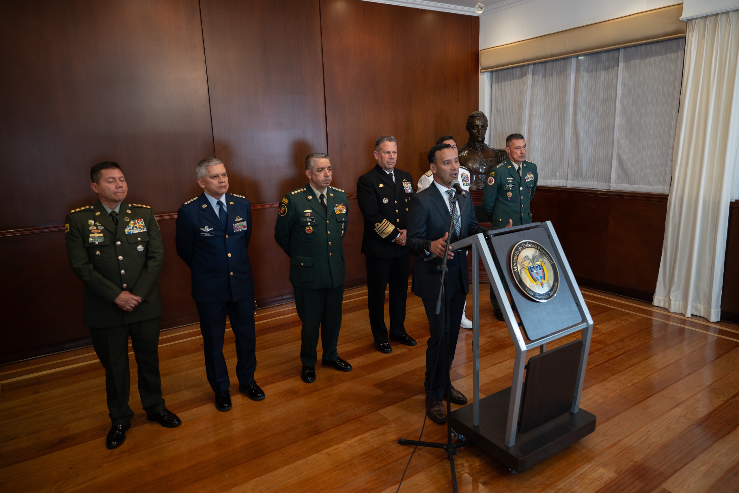 El ministro de Defensa, general en retiro Pedro Sánchez presentó a  la nueva cúpula  militar.
