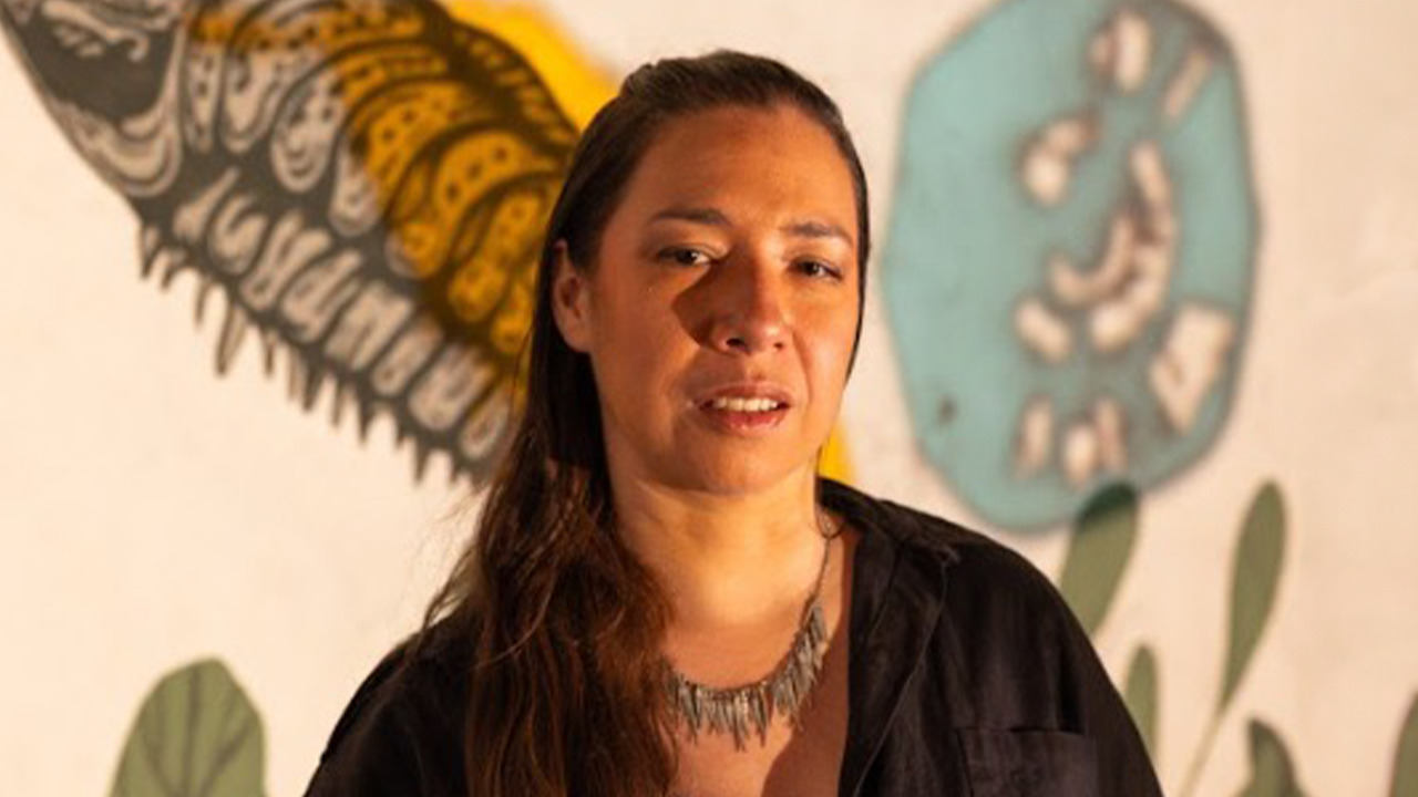 La artista Angélica Teuta, ganadora del Premio Luis Caballero 2025. Créditos: Juanita González.