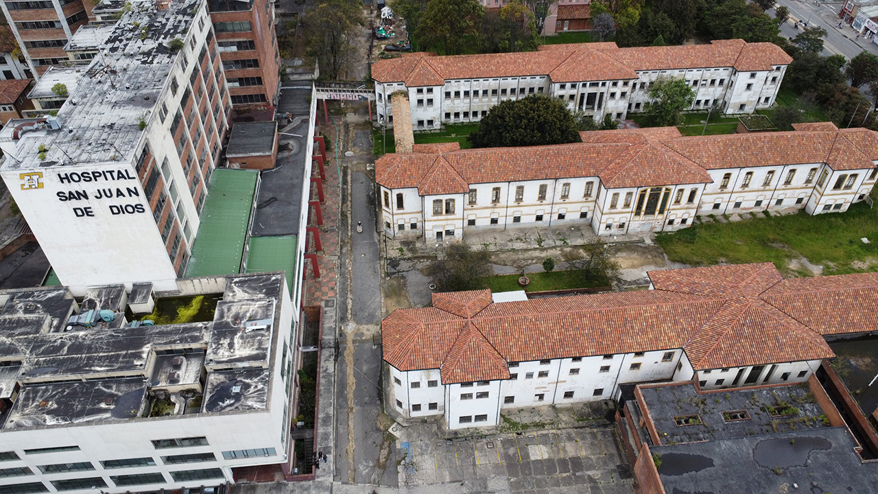 Imagen principal del artículo 'Otra pelea entre el Gobierno Petro y la Alcaldía de Bogotá: esta vez es por el San Juan de Dios y la universidad en Suba'