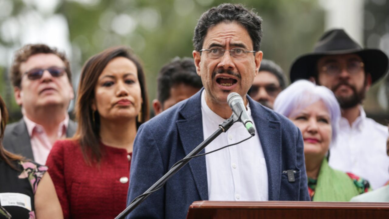 CNE evaluará la inscripción de Iván Cepeda en la consulta del Frente por la  Vida: ¿Qué puede pasar?