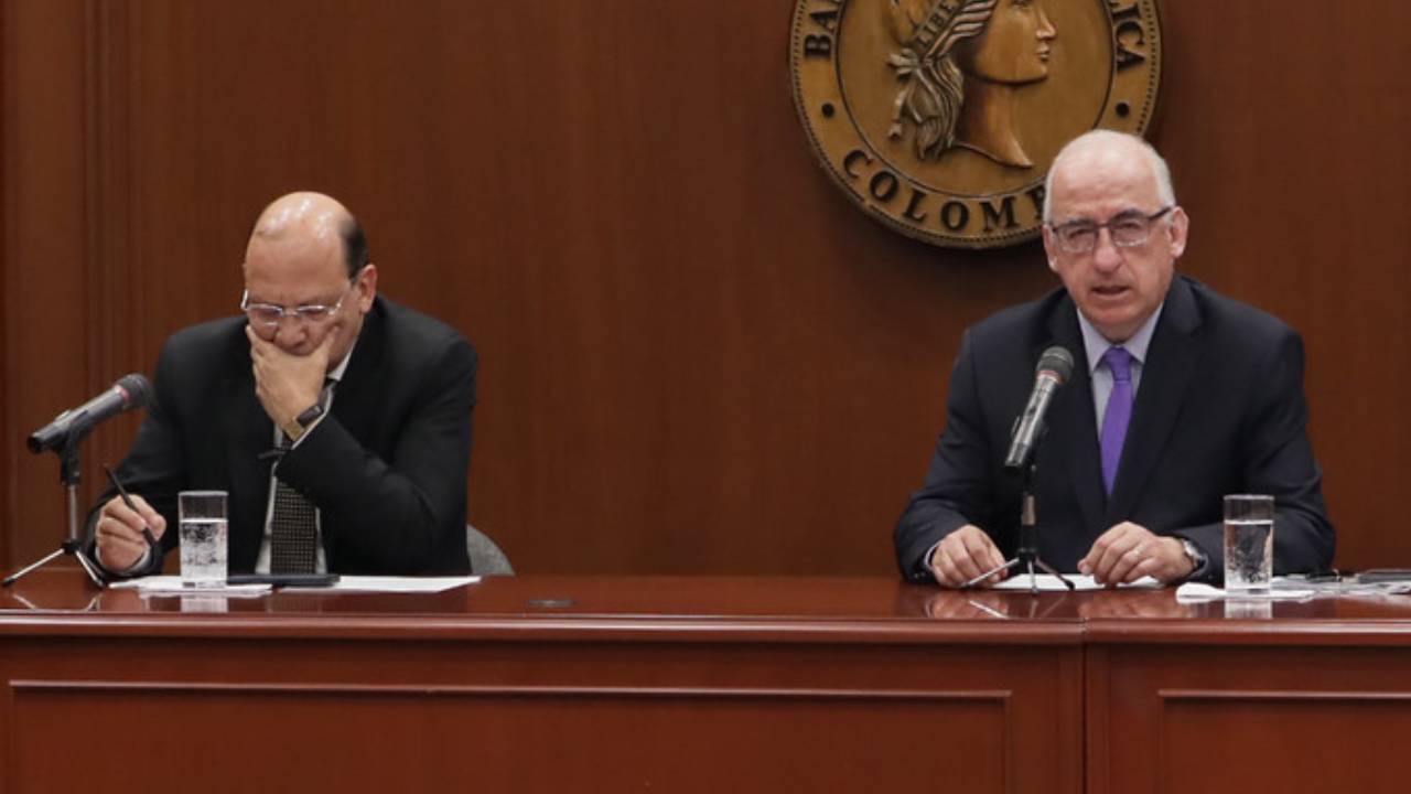 Leonardo Villar, gerente del Banco de la República junto a Germán Ávila Plazas, ministro de Hacienda. Crédito imagen: Banco de la República.