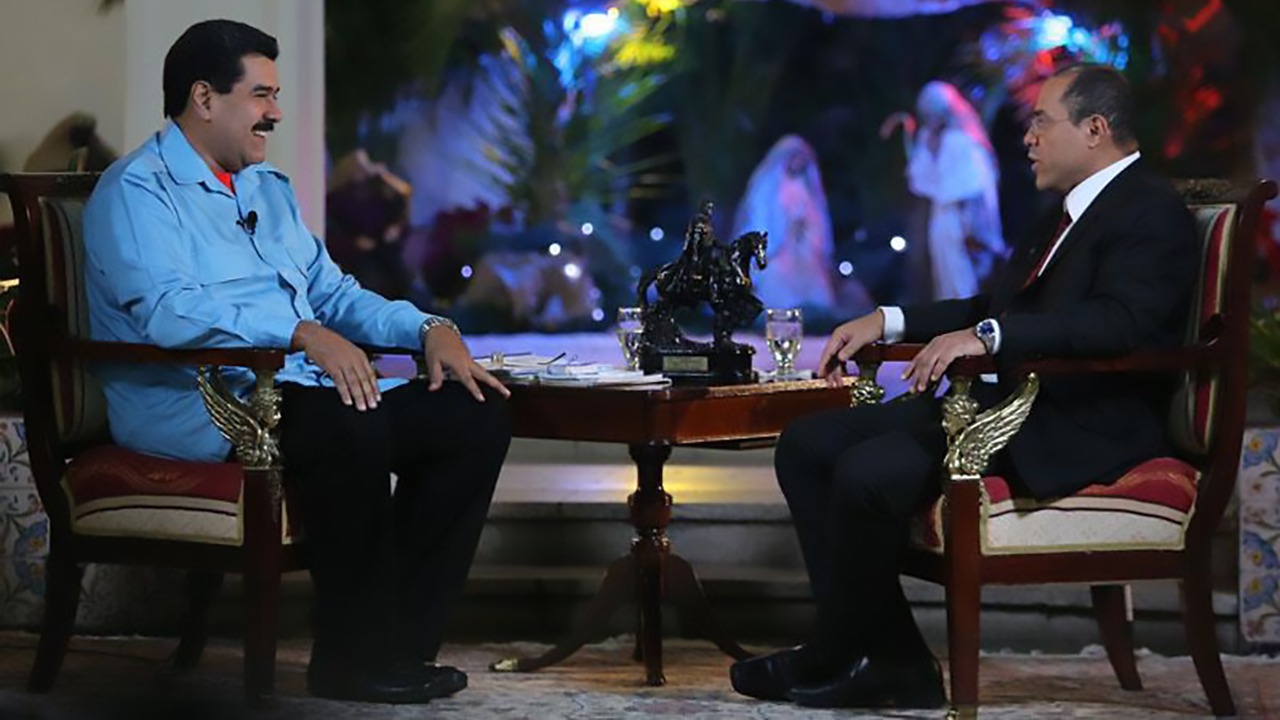 Nicolás Maduro con Vladimir Villegas. Fueron al mismo colegio, el Liceo José Ávalos de Caracas, militaron en el movimiento estudiantil, cuando fue canciller lo nombró vicecanciller. Luego rompieron políticamente. Foto: Presidencia de la República Bolivariana.