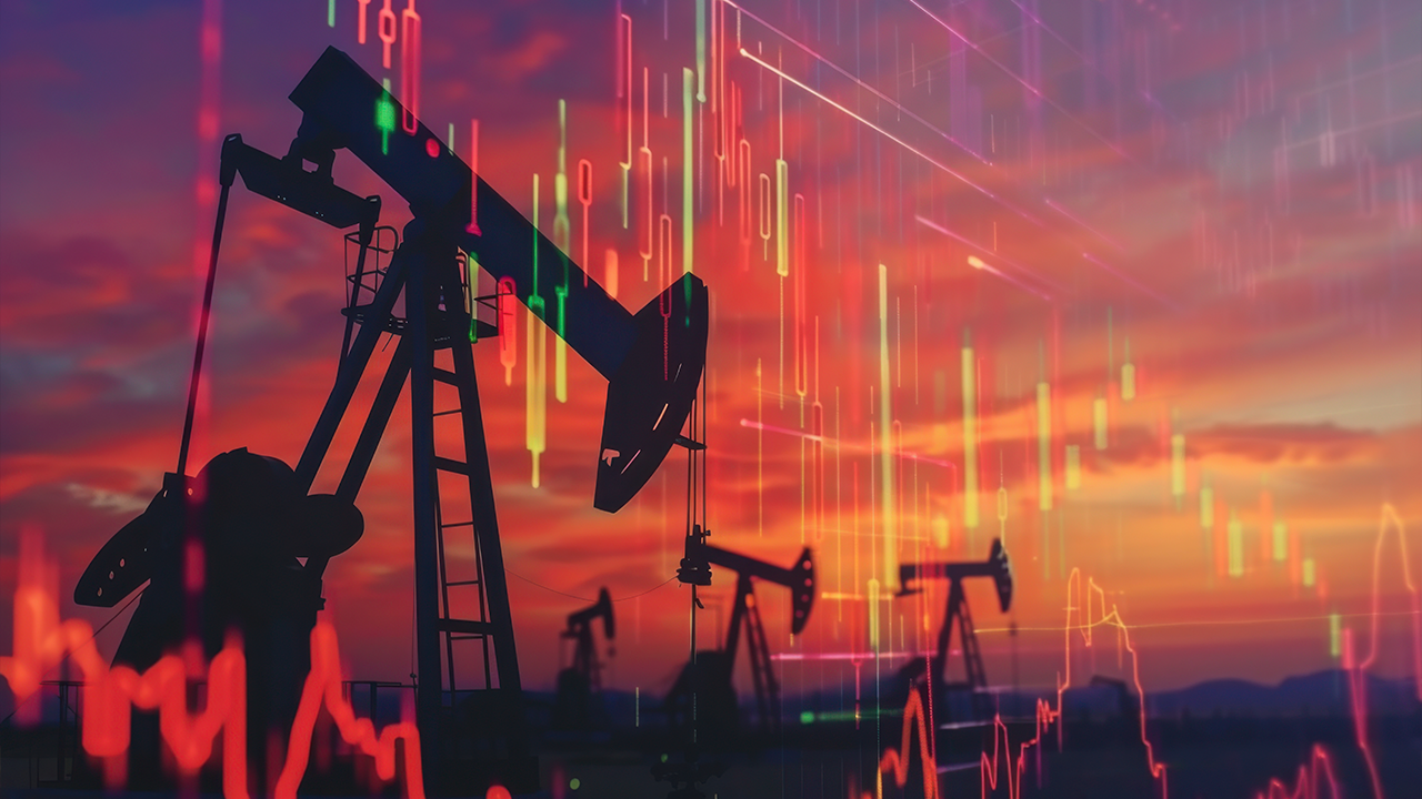El precio internacional del petróleo mostró un comportamiento mixto durante el día, y repuntó finalmente. Crédito imagen: Freepik.