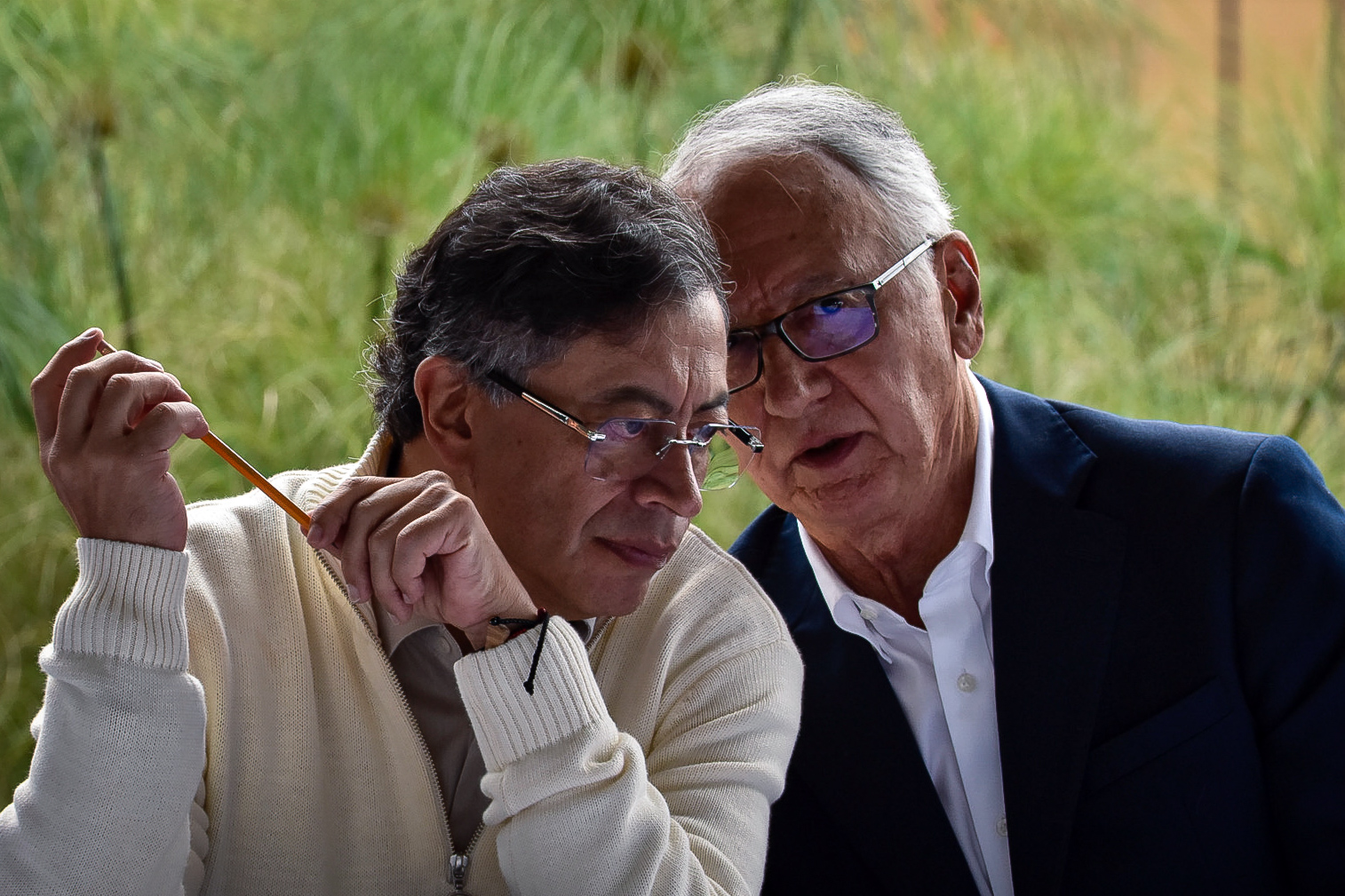 El presidente Gustavo Petro y el ministro de Salud Guillermo Alfonso Jaramillo en una reunión reciente. Foto: Colprensa - Cristian Bayona.