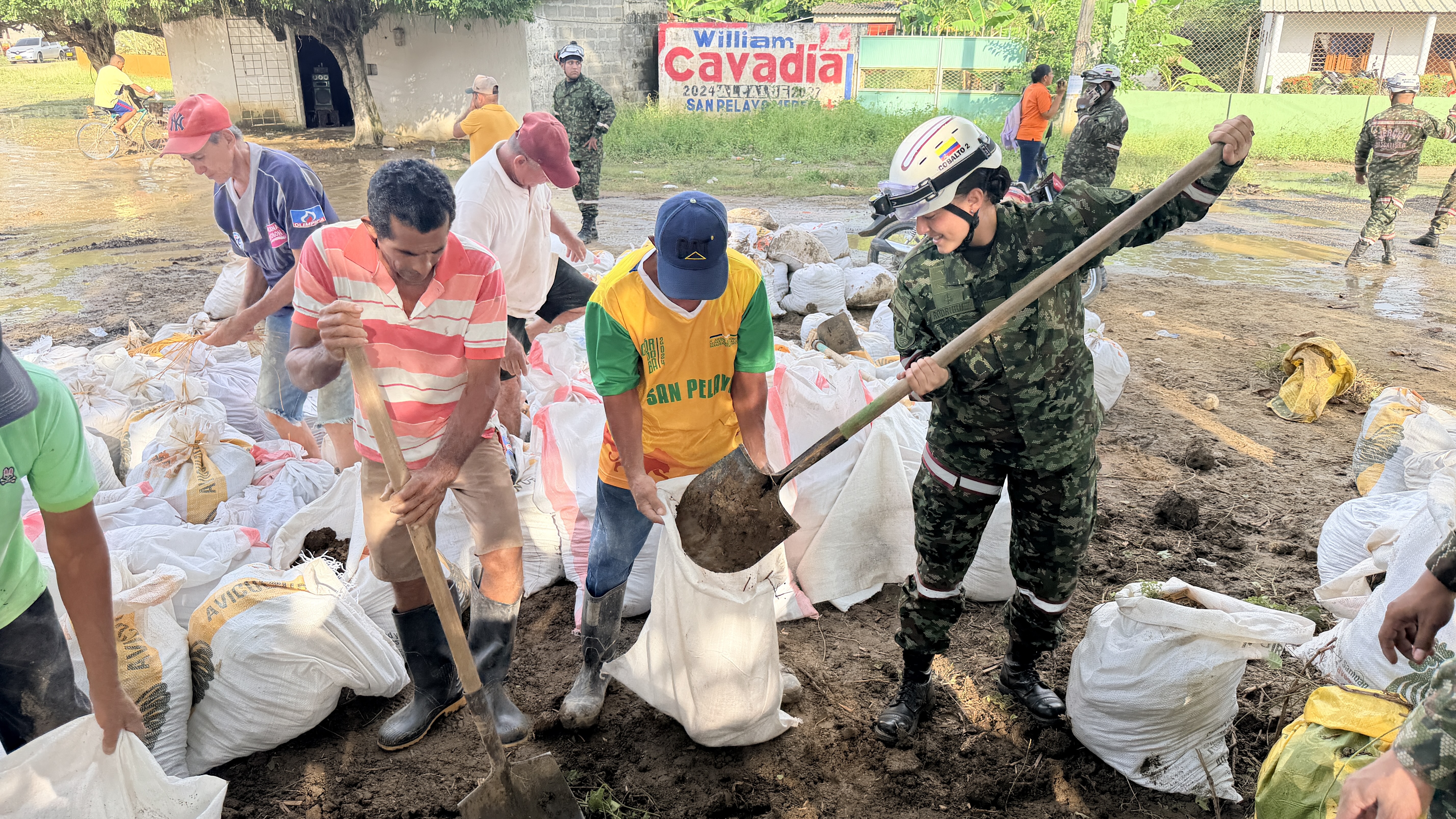 La subteniente Isabel Rodríguez, es una de las oficiales que se destaca en la crisis humanitaria que vive el departamento de Córdoba.