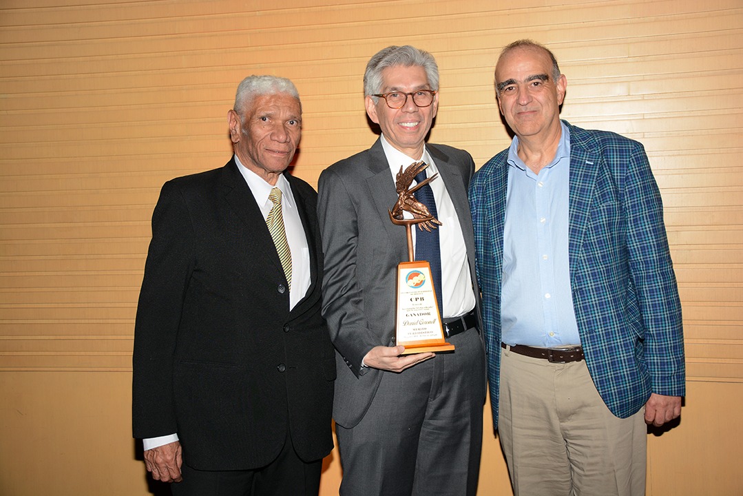 Daniel Coronell recibe el Premio Guillermo Cano del CPB, el mayor reconocimiento al periodismo colombiano
