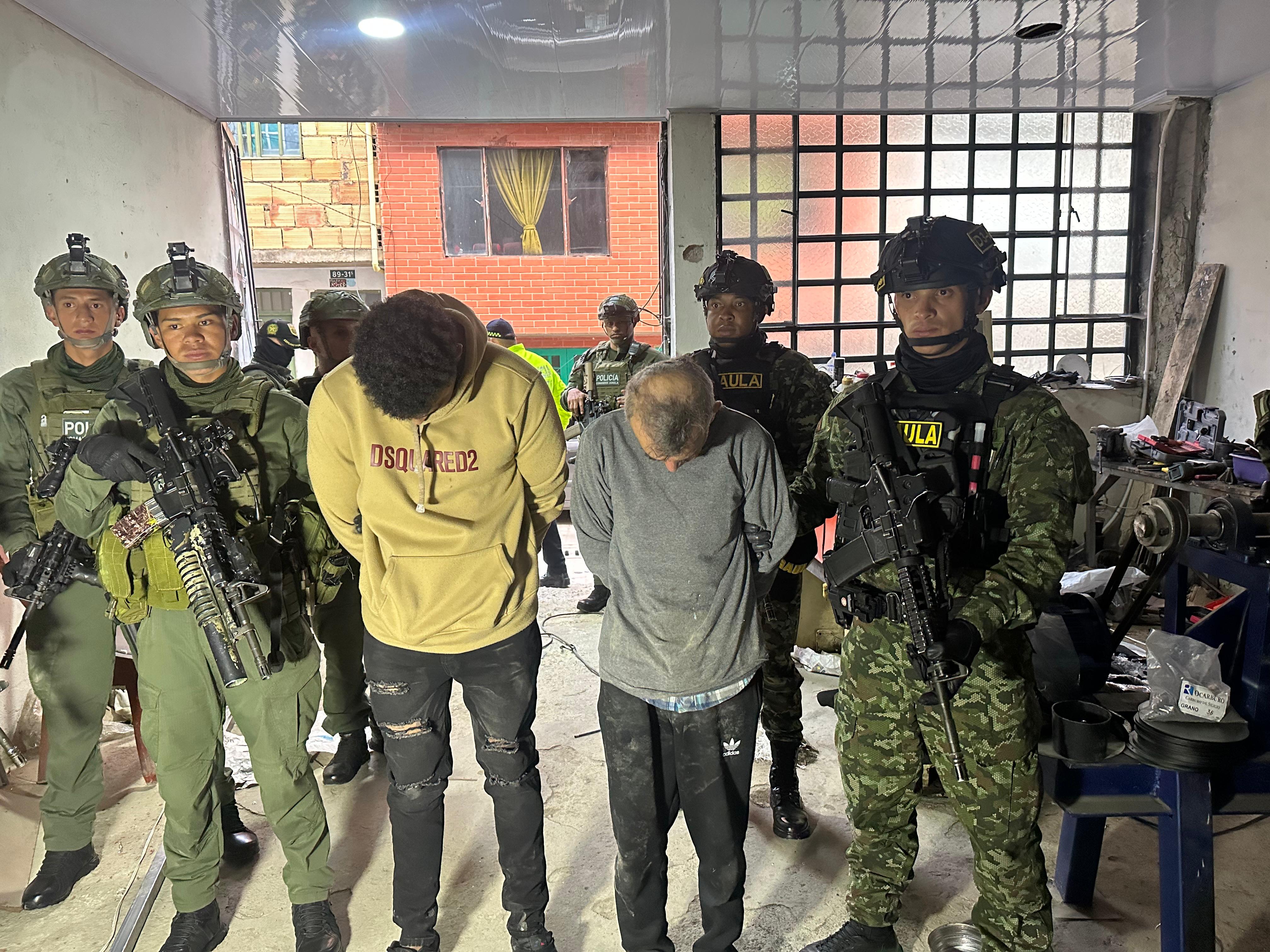 El arsenal pertenecía al frente de guerra urbano del  ELN con el cual pretendían realizar ataques terroristas en la capital del país.