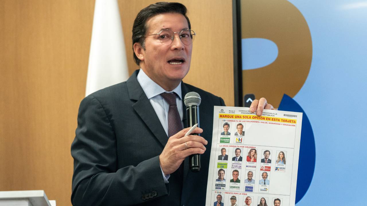 El registrador Hernán Penagos informó que habrá un solo tarjetón para las consultas del 8 de marzo. Fotografía: Cortesía Registraduría.