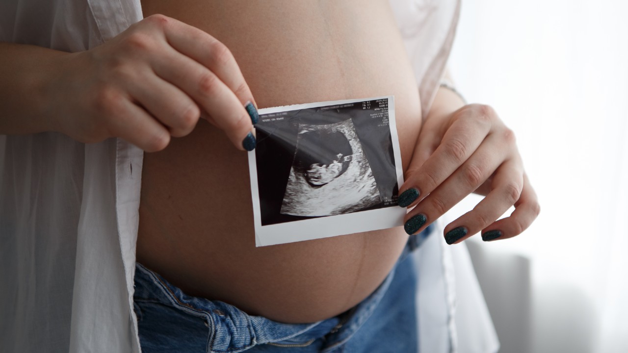 La gestación subrogada no está regulada en Colombia. Créditos: Freepik