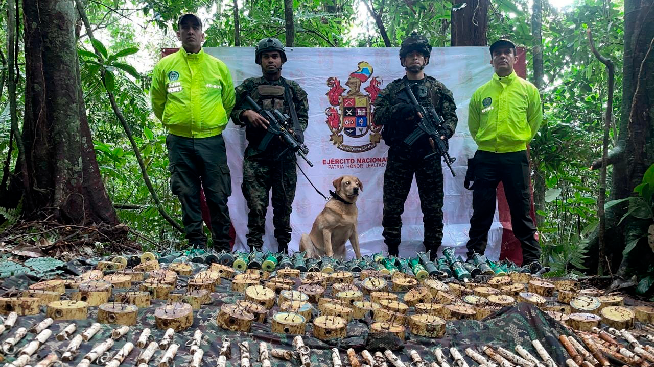 Tropas de la Cuarta División del Ejército  con apoyo de la  Fuerza Aeroespacial y la Policía encontraron un deposito ilegal con explosivos de las disidencias de las Farc.