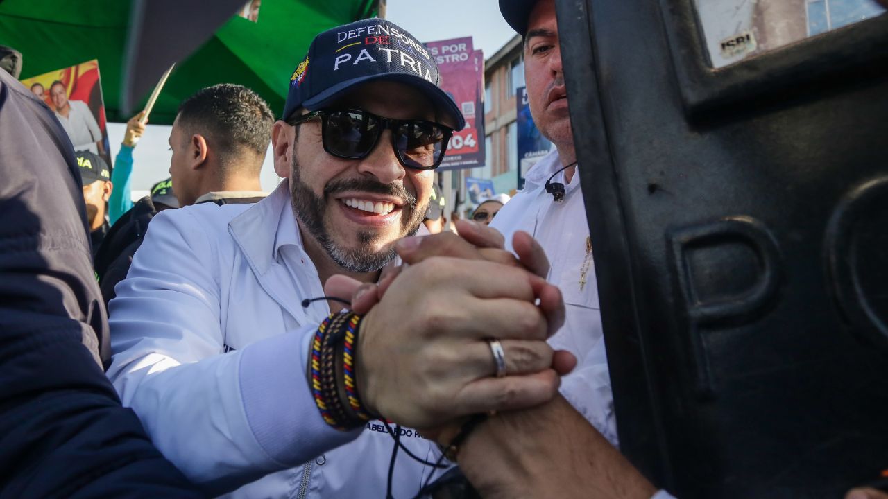 Abelardo de la Espriella ha cerrado la puerta al respaldo colectivo de partidos tradicionales, pero ha reiterado que recibirá apoyos individuales. "Quien negocia con el demonio, termina enredado", sostuvo recientemente | Crédito: Colprensa
