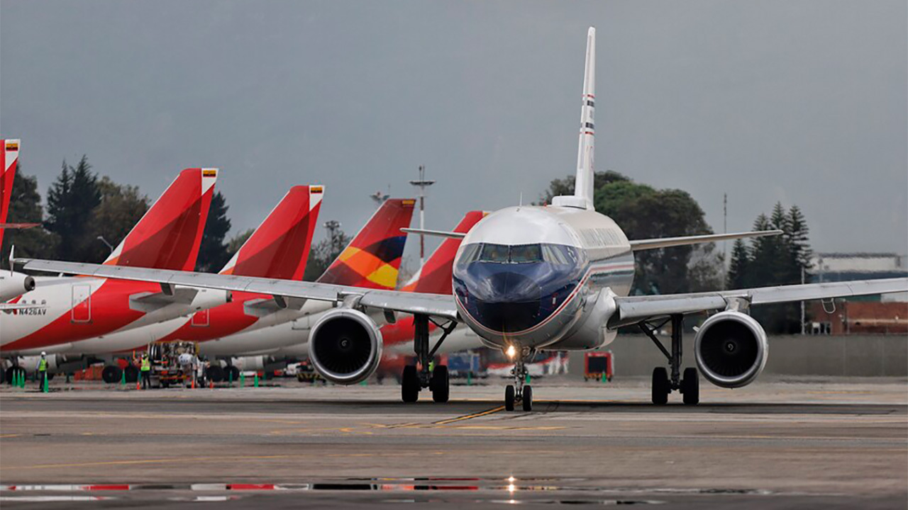 La industria aérea enfrenta el reto de mejorar su operatividad. Crédito imagen: Colprensa.