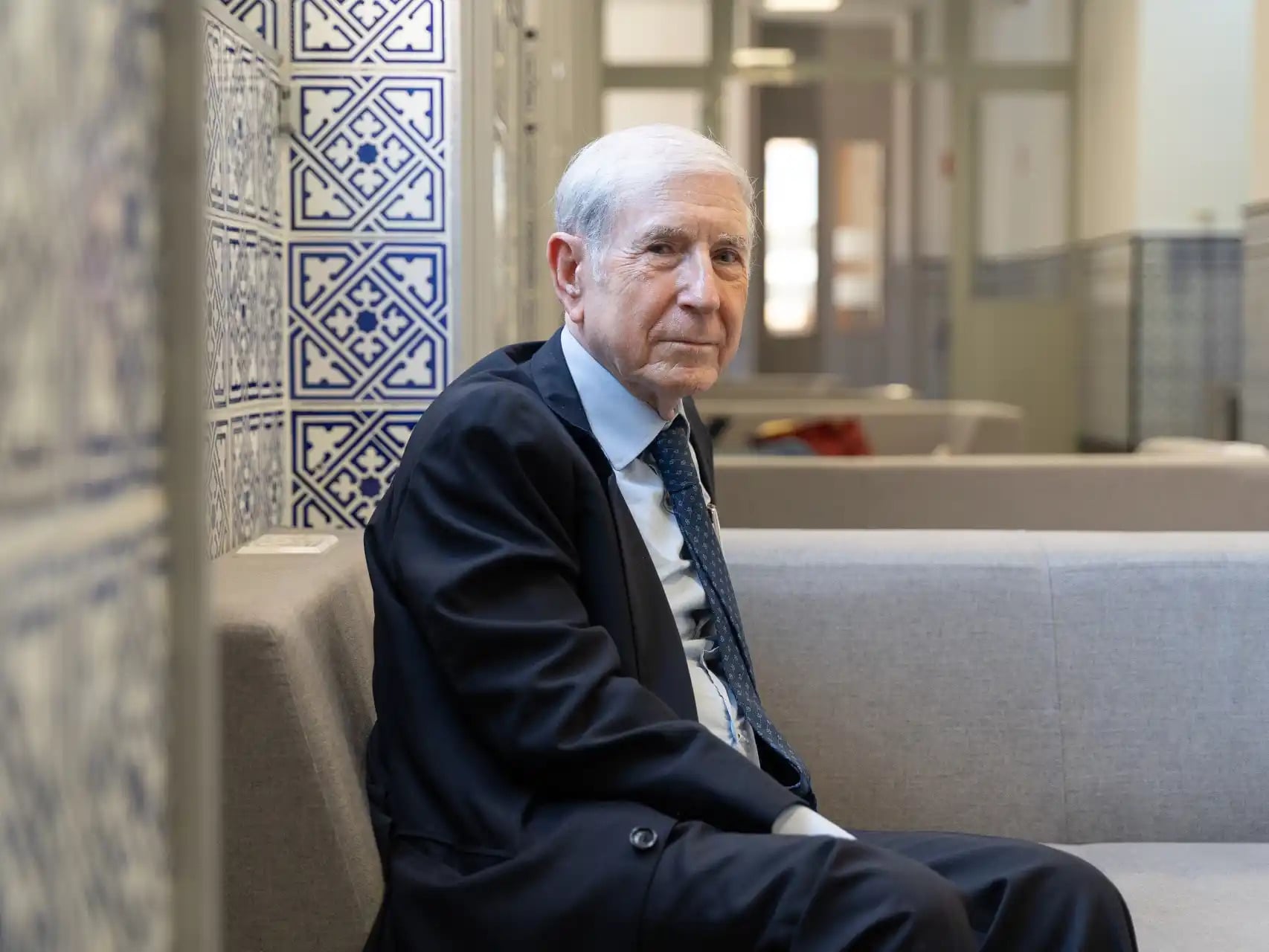 Imagen principal del artículo 'Shlomo Ben Ami habló de la guerra con Irán y advirtió riesgo de que el país acelere su carrera nuclear'