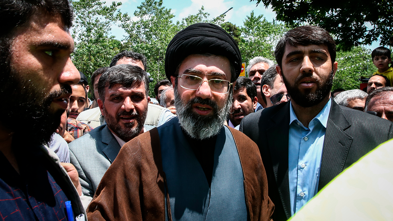 Mojtaba Jameneí, el hijo del líder supremo que podría asumir el poder en Irán