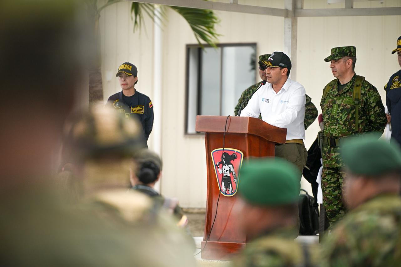 El ministro de Defensa  en compañía de la cúpula militar  fortaleció la presencia de uniformados en la frontera colombo-ecuatoriana.